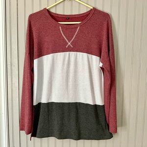 Colorblock Long Sleeve Top. Women’s size medium. Cute.Good condition.